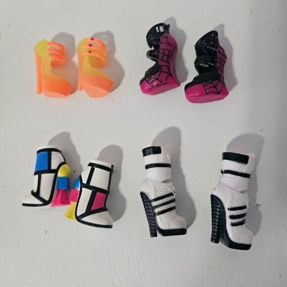 LOL Surprise Dolls OMG DOLL Shoes Set of 6 - Picture 3 of 4